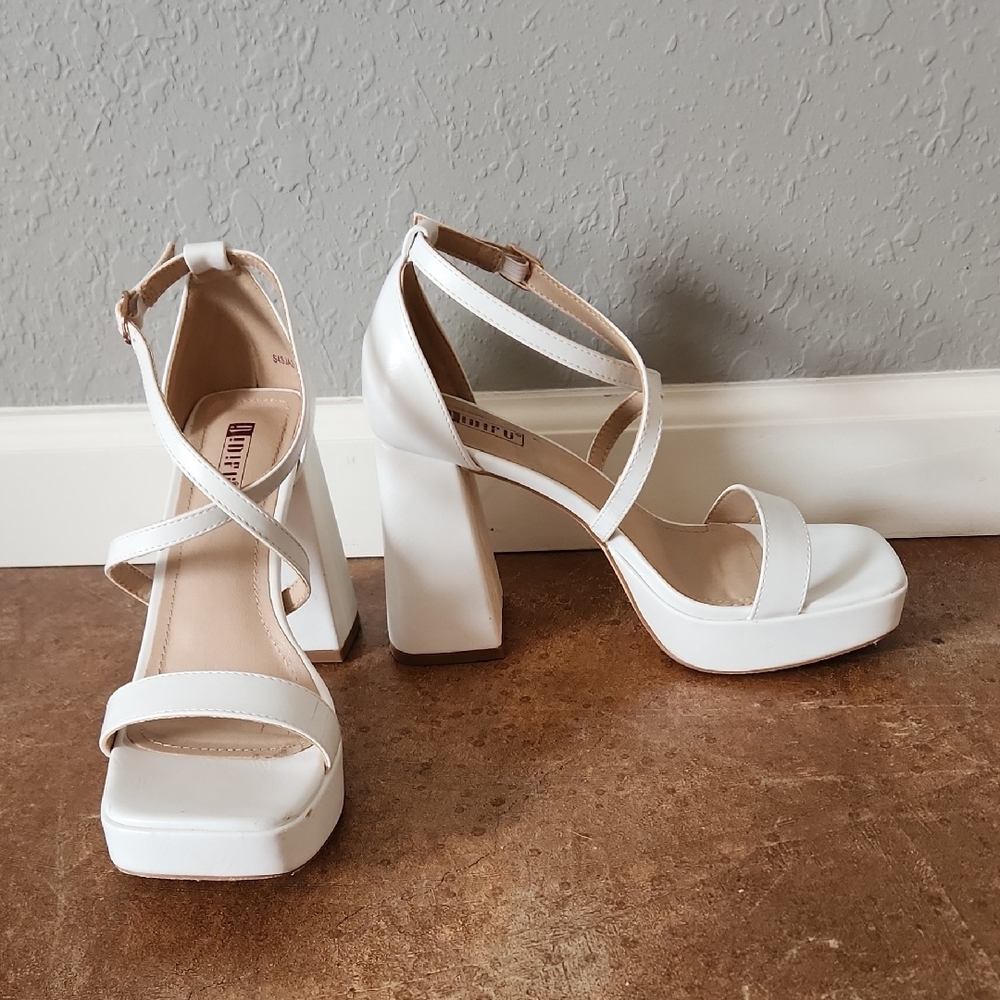 White Crisscross Ankle-Strap Platform Sandals - Women - Picture 2 of 8